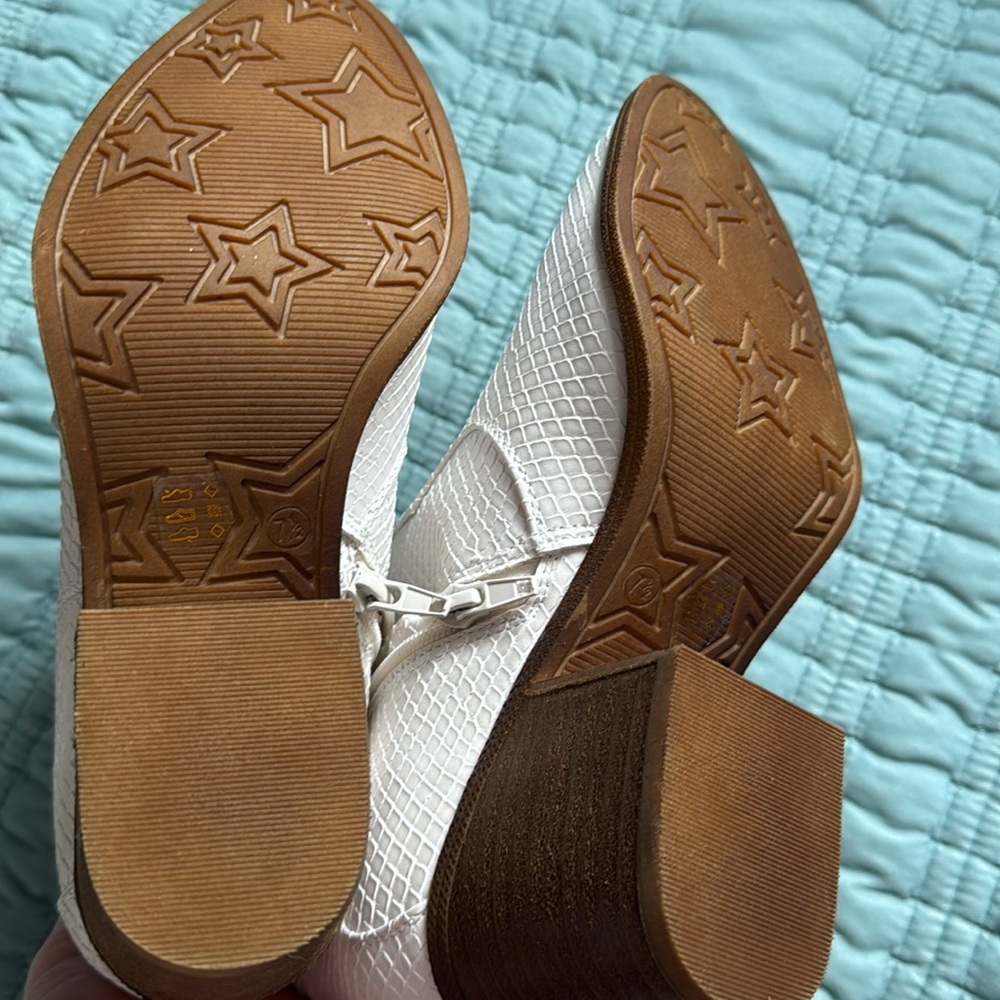 VICI Unite White bootie - Picture 7 of 10